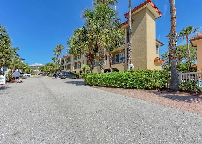 Bradenton Beach Club Bliss-3 Bedroom-2 Bathroom Condo-2 Pools-Hottub-Private Beach Access
