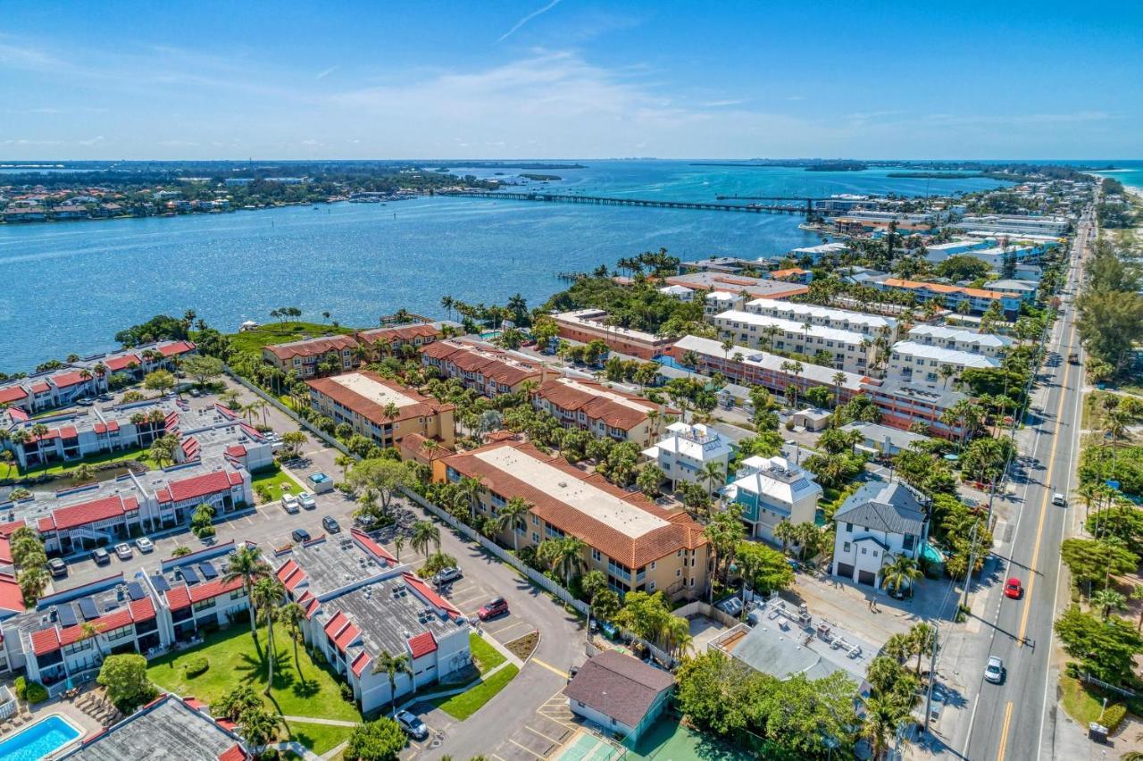 Bradenton Club Bliss-3 Bedroom-2 Bathroom Condo-2 Pools-hottub-private Access Bradenton Beach
