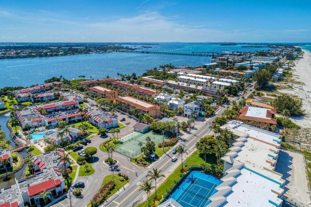 Bradenton Club Bliss-3 Bedroom-2 Bathroom Condo-2 Pools-hottub-private Access Bradenton Beach